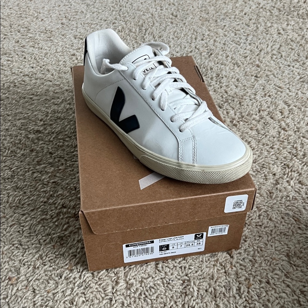 Veja White and Black Women's Shoes